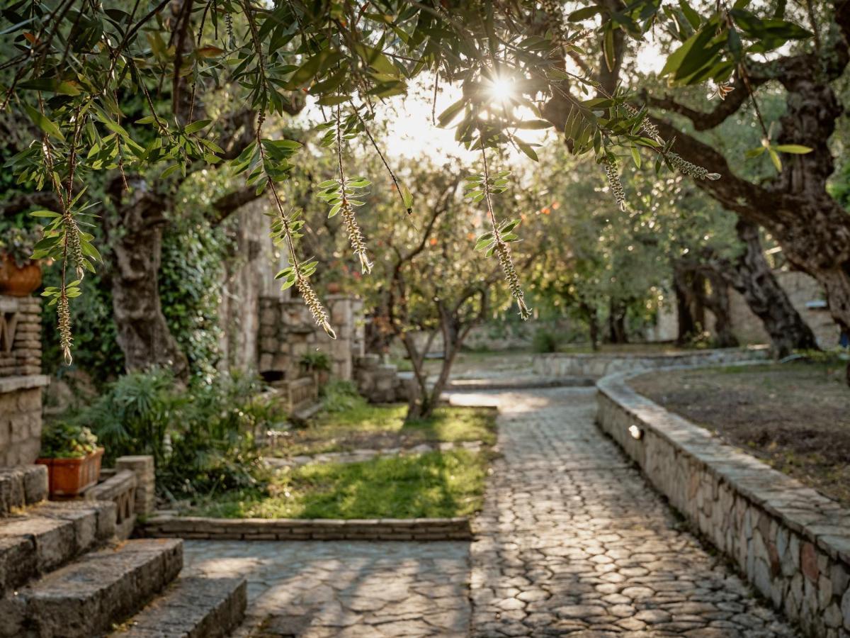 Leeda'S Village Литакия Экстерьер фото